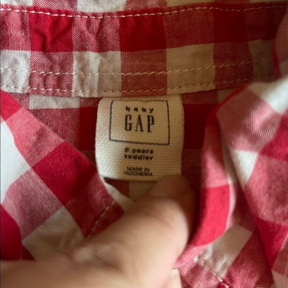 GAP Red and White Checkered Kids Button Down Shirt SZ 5 - Picture 2 of 5
